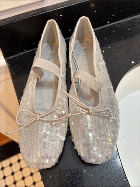 NWOT Zara Sequin Ballet Flats in Light Gray with Elastic Strap